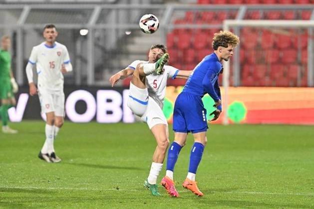 From left Czech Tomas Kral, Lazar Jovanovic of Serbia in action during the friendly match Under-21 Czech Republic vs Serbia in Pardubice, Czech Republic, November 14, 2025. (CTKxPhoto JosefxVostarek) CTKPhotoP2025111407643  CTKPhotoP2025111407643