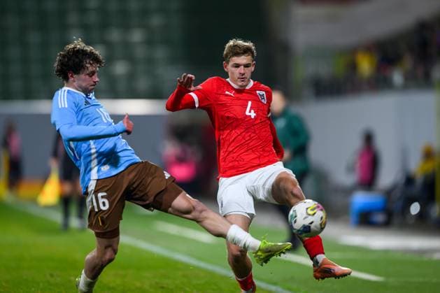 SOCCER - UEFA U21, U 21 EURO quali, AUT vs BEL RIED,AUSTRIA,14.NOV.25 - SOCCER - UEFA European Under-21 Championship 2026, qualifiers, OEFB under-21 international match, Länderspiel, Nationalmannschaft Austria vs Belgium. Image shows Denzel De Roeve (BEL) and David Puczka (AUT).  GEPAxpictures xChristianxMoser