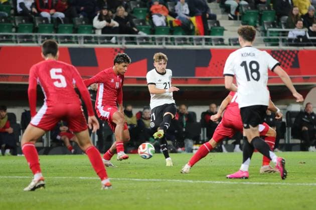 14 11 2025 Soccer Men U21 2025 2026 European Championship Qualification 6 Matchday Germany Malta Sportpark Ronhof I Thomas Sommer Fürth Lennart Karl D, 21 trying a shot on goal To his left Keyon Ewurum M, 14 tries a block Fürth Bayern Germany