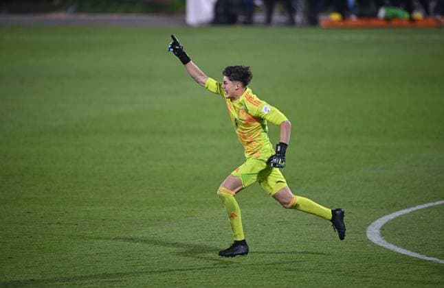 Football, Junior U 17 World Cup 2025 Doha Qatar Round of 16 14 11 2025 Match 73 Argentina Mexico CHEERS Goalkeeper Santiago Lopez Mexico saves in penalty shoot-out to secure Mexicos place in the last 16
