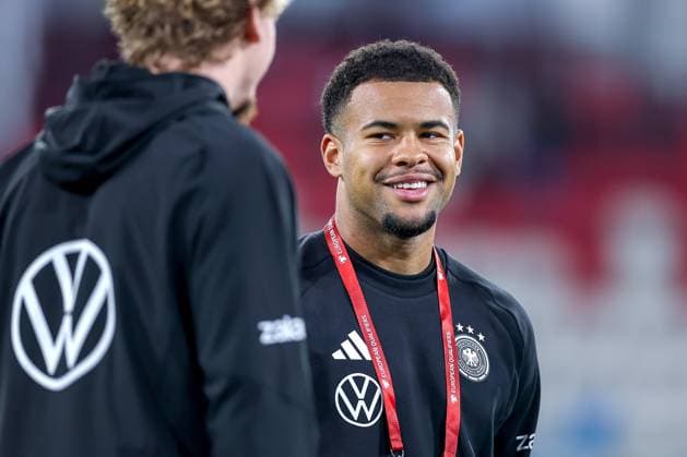 14 11 2025, Football, International match, World Cup Qualification Europe, Germany Luxembourg, Stade de Luxembourg Croix de Gasperich, Luxembourg , Matchday 9, Season 2025 2026 Noah Atubolu GER at the pre-match inspection Regulations prohibit any use of photographs as image sequences and or quasi video Luxembourg