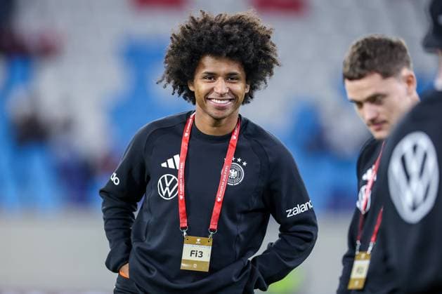 14 11 2025, Football, International match, World Cup Qualification Europe, Germany Luxembourg, Stade de Luxembourg Croix de Gasperich, Luxembourg , 9 Matchday, Season 2025 2026 Karim Adeyemi GER 14 laughing joy happy at the pre-match ceremony Regulations prohibit any use of photographs as image sequences and or quasi video Luxembourg