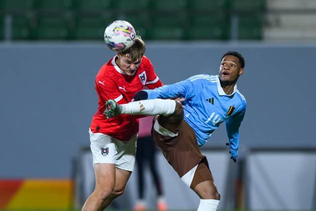 SOCCER - UEFA U21, U 21 EURO quali, AUT vs BEL RIED,AUSTRIA,14.NOV.25 - SOCCER - UEFA European Under-21 Championship 2026, qualifiers, OEFB under-21 international match, Länderspiel, Nationalmannschaft Austria vs Belgium. Image shows David Puczka (AUT) and Julien Duranville (BEL).  GEPAxpictures xChristianxMoser