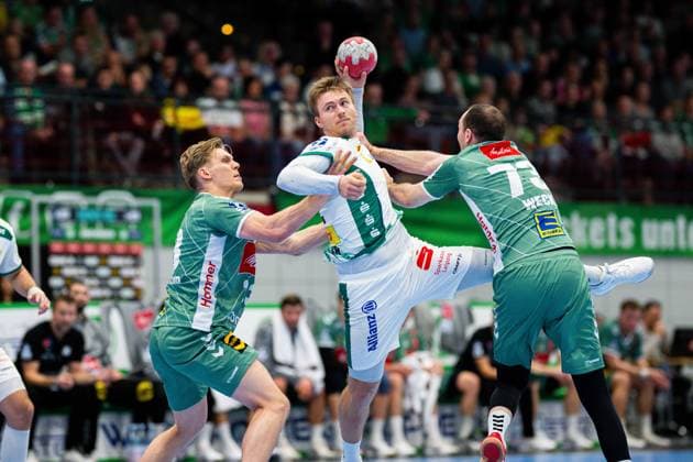14 11 2025 Handball, 2025 2026, 1 Bundesliga, Matchday 12, GWD Minden SC DHfK Leipzig L R Niclas Benedict Heitkamp Minden , Franz Semper Leipzig , Alexander Weck Minden