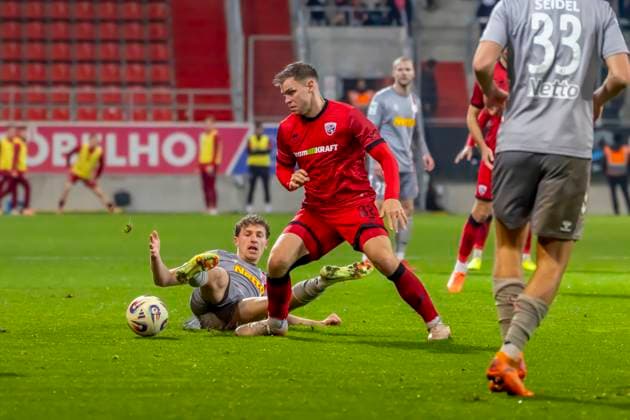 Ingolstadt, Germany 14 November 2025 Toto Cup 1 4 Final 2025 2026 FC Ingolstadt 04 vs SSV Jahn Regensburg In picture 2 from left Simon Lorenz FCI in duel Audi Sportpark Bayern Copyright: xFotostandx xSchäferx