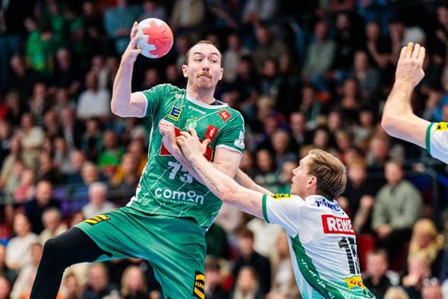 v l Alexander Weck GWD Minden, 73 , Adam Loenn SC DHfK Leipzig, 15 GER, GWD Minden vs SC DHfK Leipzig, Handball, 1 Bundesliga, Matchday 12, Season 2025 2026, 14 11 2025 GER, GWD Minden vs SC DHfK Leipzig, Handball, 1 Bundesliga, Matchday 12, Season 2025 2026, 14 11 2025 Luebbecke Copyright: xEibner-Pressefoto JanxRollingerx EP_JSK