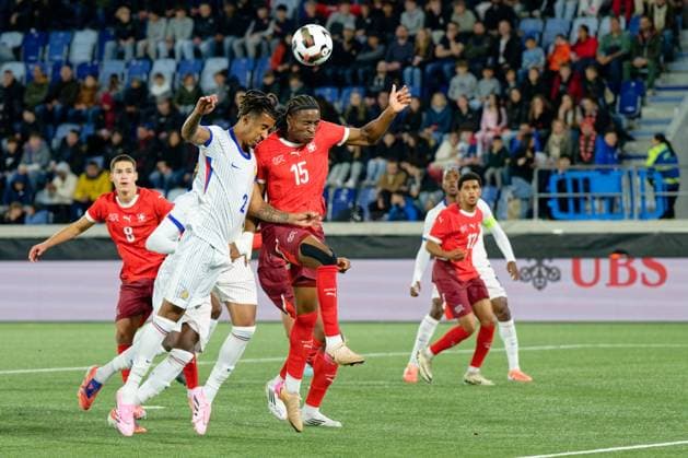 Leny Yoro 2 France U21 Bruno Ogbus 15 Switzerland U21 battle for the ball duel during the UEFA U21 EURO 2027 Qualifying round match match between Switzerland U21 and France U21 at Stade de la Tuiliere in Lausanne, Switzerland Lausanne Lausanne, Switzerland, November 14 2025 Switzerland Switzerland Switzerland Copyright: xGiuseppexVelletrix xSPPx