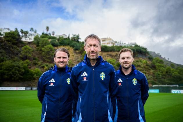 251114 Assistant coach Björn Hamberg, head coach Graham Potter and assistant coach Sebastian Larsson of the Swedish national football team during a training session on November 14, 2025 in Marbella Photo Joel Marklund BILDBYRAN kod JM JM0749 bbeng fotboll football soccer fotball vm kval fifa world cup qualifier träning practice training sverige sweden sverige a  Copyright: JOELxMARKLUND BB251114JM077