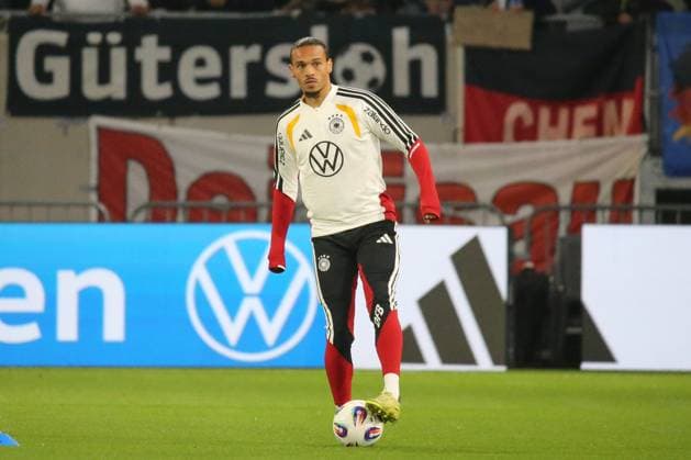14 11 2025, xflhrx, Football World Cup Qualification 2026 Luxembourg Germany emspor, v l Leroy Sane Germany, on the ball, plays the ball DFL DFB REGULATIONS PROHIBIT ANY USE OF PHOTOGRAPHS as IMAGE SEQUENCES and or QUASI VIDEO Luxembourg