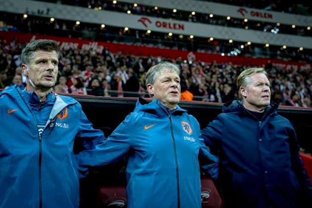 Wim Jonk, Erwin Koeman and Netherlands trainer Ronald Koeman during the match FOOTBALL EUROPEAN QUALIFIERS POLAND NETHERLANDS at the PGE Narodowy National Stadium for the FIFA World Cup 2026 UEFA Qualifiers Group G Matchday 9 season 2025 2026 in WARSAW, Poland on 14 november 2025, photo by Stefan Koops EYE4images DeFodi Images