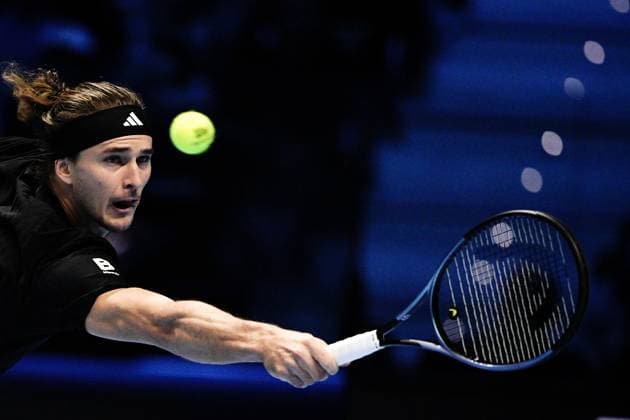 Germany s Alexander Zverev returns the ball to Canada s Felix Auger Aliassime on the singles tennis match of the ATP, Tennis Herren World Tour Finals at the Inalpi Arena in Turin, Italy - Friday, Nov. 14, 2025. -  Copyright: xMarcoxAlpozzi LaPressex