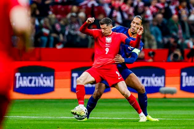 Robert Lewandowski of Poland and Virgil van Dijk of the Netherlands battle for the ball Poland v Netherlands, FIFA World Cup, WM, Weltmeisterschaft, Fussball 2026 Qualifier, Poland v Netherlands, PGE Narodowy, November 14, 2025, Warsaw, Poland.