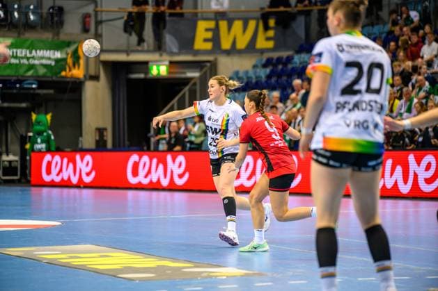 Handball Women EHF European League Women Qualification Round 3 Season 2025 2026 VfL Oldenburg vs HC Dalmatinka Ploce 14 11 2025 v l Golla, Paulina 25, VfL Oldenburg ,Jerkovic, Antea 9, HC Dalmatinka Ploce