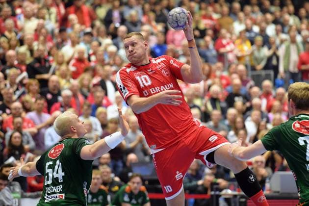 Renars Uscins TSV Hannover Burgdorf 10 on the ball , Justus Fischer TSV Hannover Burgdorf 54 L , Marian Michalczik TSV Hannover Burgdorf 22 R , GER, MT Melsungen TSV Hannover Burgdorf, Handball, 1 Bundesliga, Matchday 12, Season 2025 2026, 14 11 2025, GER, MT Melsungen TSV Hannover Burgdorf, Handball, 1 Bundesliga, Matchday 12, Season 2025 2026, 14 11 2025 Kassel Copyright: xEibner-Pressefotox xRolandxSippex EP_RSL