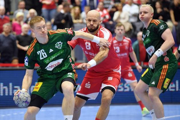 Jonathan Edvardsson TSV Hannover Burgdorf 26 on the ball , Adrian Sipos MT Melsungen 8 , Justus Fischer TSV Hannover Burgdorf 54 R , GER, MT Melsungen TSV Hannover Burgdorf, Handball, 1 Bundesliga, Matchday 12, Season 2025 2026, 14 11 2025, GER, MT Melsungen TSV Hannover Burgdorf, Handball, 1 Bundesliga, Matchday 12, Season 2025 2026, 14 11 2025 Kassel Copyright: xEibner-Pressefotox xRolandxSippex EP_RSL