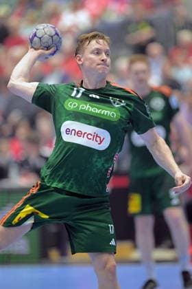 August Baskar Pedersen TSV Hannover Burgdorf 17 on throw , GER, MT Melsungen TSV Hannover Burgdorf, Handball, 1 Bundesliga, Matchday 12, Season 2025 2026, 14 11 2025, GER, MT Melsungen TSV Hannover Burgdorf, Handball, 1 Bundesliga, Matchday 12, Season 2025 2026, 14 11 2025 Kassel Copyright: xEibner-Pressefotox xRolandxSippex EP_RSL