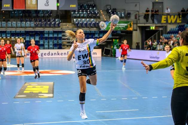 Handball Women EHF European League Women Qualification Round 3 Season 2025 2026 VfL Oldenburg vs HC Dalmatinka Ploce 14 11 2025 Behrend, Jenny 30, VfL Oldenburg