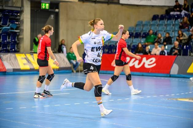 Handball Women EHF European League Women Qualification Round 3 Season 2025 2026 VfL Oldenburg vs HC Dalmatinka Ploce 14 11 2025 Reinemann, Toni Luisa 4, VfL Oldenburg Feude, Jubel