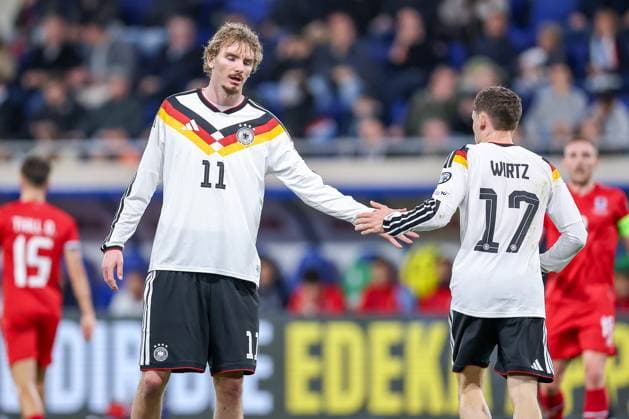 14 11 2025, Football, International match, World Cup Qualification Europe, Germany Luxembourg, Stade de Luxembourg Croix de Gasperich, Luxembourg , 9 Matchday, Season 2025 2026 Nick Woltemade GER 11 high-fives Florian Wirtz GER 17 Regulations prohibit any use of photographs as image sequences and or quasi video Luxembourg