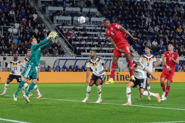 14 11 2025, xhettx, Football World Cup Qualification 2026, Luxembourg Germany v l Oliver Baumann Germany, 1 awaits the ball from Christopher Martins Luxembourg, 8 DFL DFB REGULATIONS PROHIBIT ANY USE OF PHOTOGRAPHS as IMAGE SEQUENCES and or QUASI VIDEO Luxembourg