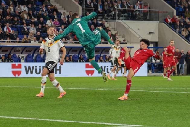 14 11 2025, xhettx, Football World Cup Qualification 2026, Luxembourg Germany v l Oliver Baumann Germany, 1 and Aiman Dardari Luxembourg, 7 in the duel DFL DFB REGULATIONS PROHIBIT ANY USE OF PHOTOGRAPHS as IMAGE SEQUENCES and or QUASI VIDEO Luxembourg