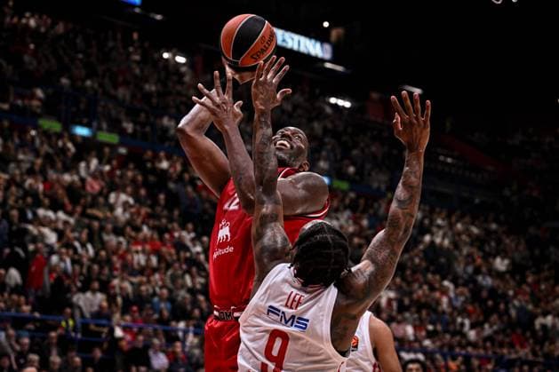 Basketball, EuroLeague, EA7 Emporio Armani Olimpia Mailand - Olympiakos Piräus Bryant Dunston EA7 Emporio Armani Olimpia Milano - Olympiacos Piraeus Turkish Airlines Euroleague 2025-26 Milano, 14 11 2025 Foto ClaudioDegaspari Ciamillo-Castoria Assago Unipol Forum Lombardia Italy  Copyright: xClaudioxxDegasparix