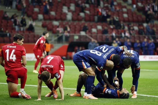 WARSAW - Memphis Depay of the Netherlands celebrates the 1-1 draw during the World Cup qualifier between Poland and the Netherlands at the PGE Narodowy Stadium on November 14, 2025, in Warsaw, Poland. ANP KOEN VAN WEEL FIFA 2026 World Cup Qualifier 2025-2026 xVIxANPxSportx xxANPxIVx 542125253 originalFilename: 542125253.jpg