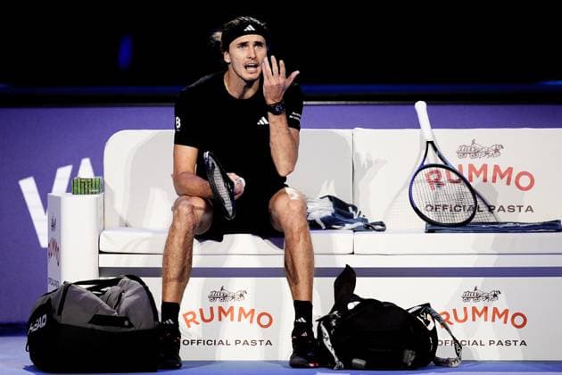 Germany s Alexander Zverev react on the singles tennis match of the ATP, Tennis Herren World Tour Finals agains Canada s Felix Auger Aliassime at the Inalpi Arena in Turin, Italy - Friday, Nov. 14, 2025. -  Copyright: xMarcoxAlpozzi LaPressex