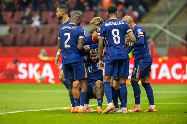 Poland v Netherlands - World Cup Qualifier Memphis Depay and team of Netherlands celebrate after scoring a goal during the World Cup Qualifier match between Poland and Netherlands at National Stadium in Warsaw, Poland on November 14, 2025. NO SALES POLAND Warsaw Poland  Copyright: xAndrzejxIwanczukx originalFilename:iwanczuk-polandvn251114_npnqP.jpg
