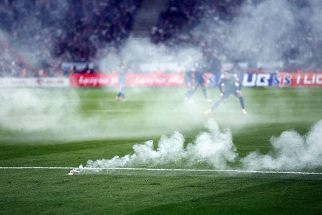 WARSAW - Fireworks on the pitch during the World Cup qualifier between Poland and the Netherlands at the PGE Narodowy Stadium on November 14, 2025, in Warsaw, Poland. ANP KOEN VAN WEEL FIFA 2026 World Cup Qualifier 2025-2026 xVIxANPxSportx xxANPxIVx 542126331 originalFilename: 542126331.jpg