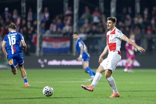 Croatia v Faroe Islands - FIFA World Cup, WM, Weltmeisterschaft, Fussball 2026 Qualifier RIJEKA, CROATIA - NOVEMBER 14: Josip Stanisic of Croatia pass the ball during the FIFA World Cup 2026 qualifier match between Croatia and Faroe Islands at HNK Rijeka Stadium on November 14, 2025 in Rijeka, Croatia.  NelxPavletic PIXSELL