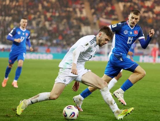 Fußball, WM Quali, Slowakei - Nordirland 2026 FIFA World Cup, WM, Weltmeisterschaft, Fussball Qualifier Group A, KoÅ¡icka Futbalova ArÃ TomaÅ¡ Rigo with Conor Bradley 14 11 2025  Copyright: x INPHO Presseye JonathanxPorterx 141125JP1IFA125