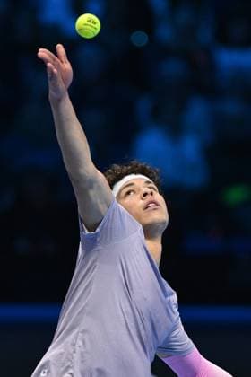 TENNIS - Internazionali di Tennis - Nitto ATP, Tennis Herren Finals 2025 Ben Shelton (USA) during the singles match between Jannik Sinner (ITA) and Ben Shelton (USA) during day six of the Nitto ATP Finals 2025 at Inalpi Arena on November 14, 2025 in Turin, Italy Turin Italy  Copyright: xIPAxSport ABACAx