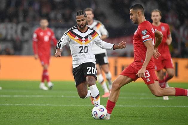 Serge GNABRY GER vs Dirk CARLSON LUX action, duel, Luxembourg LUX Germany GER football international, World Cup Qualification Europe Group A, matchday 9, matchday9, on 14 1 2025, Stade de Luxembourg, Luxembourg, Â