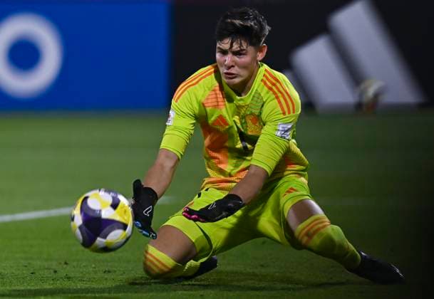 Argentina v Mexico : Round of 32- FIFA U-17 World Cup Qatar 2025 Goalkeeper Santiago Lopez of Mexico reacts during the FIFA U-17 World Cup Qatar 2025 Round of 32 match between Argentina and Mexico in Doha, Qatar, on November 14, 2025. DOHA Qatar Copyright: xNOUSHADxTHEKKAYILx
