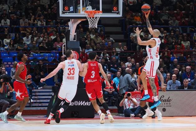 BASKET - Euroleague - EA7 Emporio Armani Milano vs Olympiakos Pireus Evan Fournier (Olympiacos Piraeus) during EA7 Emporio Armani Milano vs Olympiakos Pireus, Basketball Euroleague match in Assago (MI), Italy, November 14 2025 Assago (MI) Italy  Copyright: xIPAxSport ABACAx