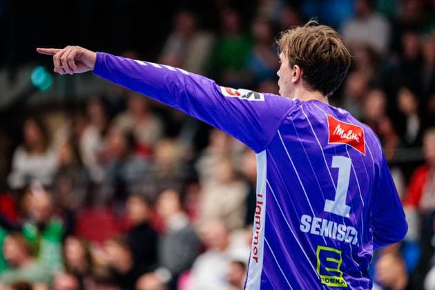 Malte Semisch GWD Minden, 01 gestures GER, GWD Minden vs SC DHfK Leipzig, Handball, 1 Bundesliga, Matchday 12, Season 2025 2026, 14 11 2025 GER, GWD Minden vs SC DHfK Leipzig, Handball, 1 Bundesliga, Matchday 12, Season 2025 2026, 14 11 2025 Luebbecke Copyright: xEibner-Pressefoto JanxRollingerx EP_JSK