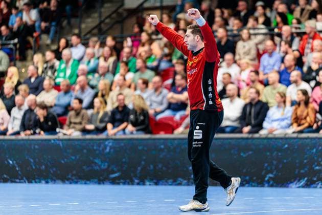 Domenico Ebner SC DHfK Leipzig, 01 rejoices GER, GWD Minden vs SC DHfK Leipzig, Handball, 1 Bundesliga, Matchday 12, Season 2025 2026, 14 11 2025 GER, GWD Minden vs SC DHfK Leipzig, Handball, 1 Bundesliga, Matchday 12, Season 2025 2026, 14 11 2025 Luebbecke Copyright: xEibner-Pressefoto JanxRollingerx EP_JSK