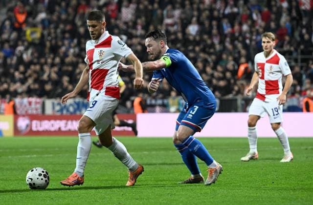 Croatia v Faroe Islands - FIFA World Cup, WM, Weltmeisterschaft, Fussball 2026 Qualifier RIJEKA, CROATIA - NOVEMBER 14: Andrej Kramaricof Croatia competes for the ball with Viljormur Davidsen of Faroe Islands during the FIFA World Cup 2026 qualifier match between Croatia and Faroe Islands at HNK Rijeka Stadium on November 14, 2025 in Rijeka, Croatia.  MarkoxLukunic PIXSELL