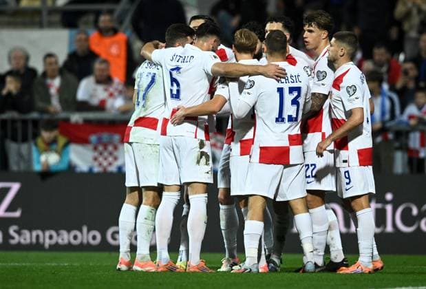 Croatia v Faroe Islands - FIFA World Cup, WM, Weltmeisterschaft, Fussball 2026 Qualifier RIJEKA, CROATIA - NOVEMBER 14: Players of Croatia celebrate after Nikola Vlasic scores for 3:1 during the FIFA World Cup 2026 qualifier match between Croatia and Faroe Islands at HNK Rijeka Stadium on November 14, 2025 in Rijeka, Croatia.  MarkoxLukunic PIXSELL
