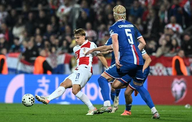 Croatia v Faroe Islands - FIFA World Cup, WM, Weltmeisterschaft, Fussball 2026 Qualifier RIJEKA, CROATIA - NOVEMBER 14: Toni Fruk of Croatia pass the ball during the FIFA World Cup 2026 qualifier match between Croatia and Faroe Islands at HNK Rijeka Stadium on November 14, 2025 in Rijeka, Croatia.  MarkoxLukunic PIXSELL