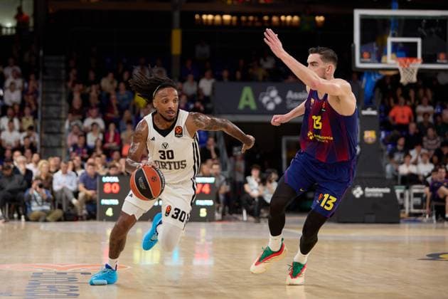 November 14, 2025, Barcelona, Barcelona, Spain: Matt Morgan of Virtus Bologna in action with Tomas Satoransky of FC Barcelona, Barca during the EuroLeague regular season game between FC Barcelona and Virtus Bologna at Palau Blaugrana, Barcelona, Spain, on November 14, 2025 Barcelona Spain - ZUMAr232 20251114_zsp_r232_097 Copyright: xDavidxRamirezx