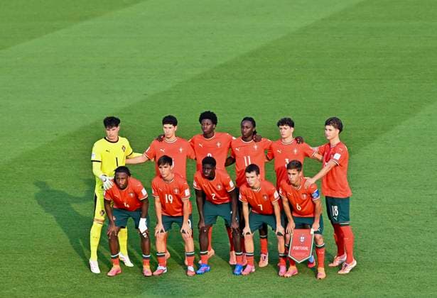 Portugal v Belgium : Round of 32- FIFA U-17 World Cup Qatar 2025 Starting players of Portugal pose for a group photo prior to theFIFA U-17 World Cup Qatar 2025 Round of 32 match between Portugal and Belgium in Doha, Qatar, on November 14, 2025. DOHA Qatar Copyright: xNOUSHADxTHEKKAYILx