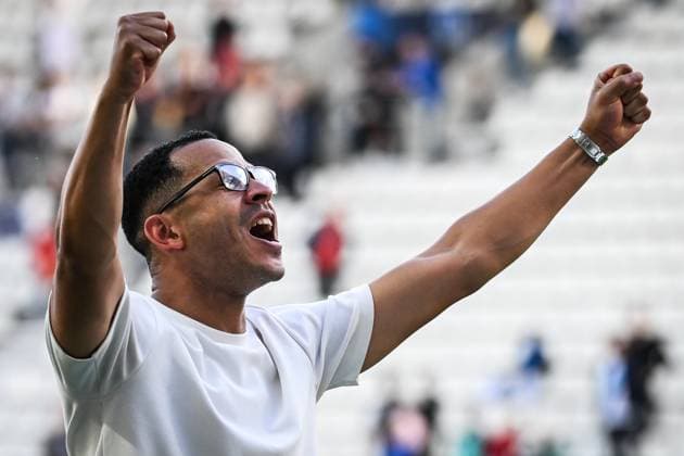 September 21, 2025, Paris, France, France: Liam ROSENIOR of Strasbourg celebrates the victory during the Ligue 1 match between Paris FC and RC Strasbourg at Jean-Bouin Stadium on September 21, 2025 in Paris, France. Paris France - ZUMAm308 20250921_zsp_m308_074 Copyright: xMatthieuxMirvillex