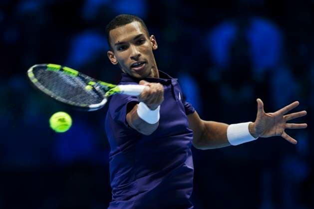 Nitto ATP, Tennis Herren Finals 2025 - Day Six Felix Auger-Aliassime of Canada plays a forehand during his round robin singles match against Alexander Zverev of Germany during day six of the Nitto ATP Finals 2025. Felix Auger-Aliassime won 6-4, 7-6(4). Turin Italy Copyright: xNicolòxCampox