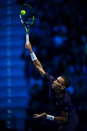 Nitto ATP, Tennis Herren Finals 2025 - Day Six Felix Auger-Aliassime of Canada serves during his round robin singles match against Alexander Zverev of Germany during day six of the Nitto ATP Finals 2025. Felix Auger-Aliassime won 6-4, 7-6(4). Turin Italy Copyright: xNicolòxCampox