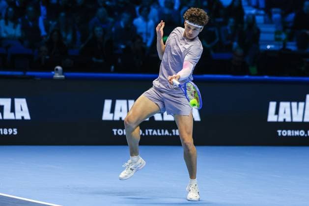 Ben Shelton of United States seen in actions during Men s Singles Group Stage match against Jannik Sinner of Italy on day six of the Nitto ATP, Tennis Herren Finals 2025 at Inalpi Arena in Turin  Copyright: xFabrizioxCarabelli IPAxSportx xipa-agency.netx xx IPA_67957062 IPA_Agency_IPA67957062