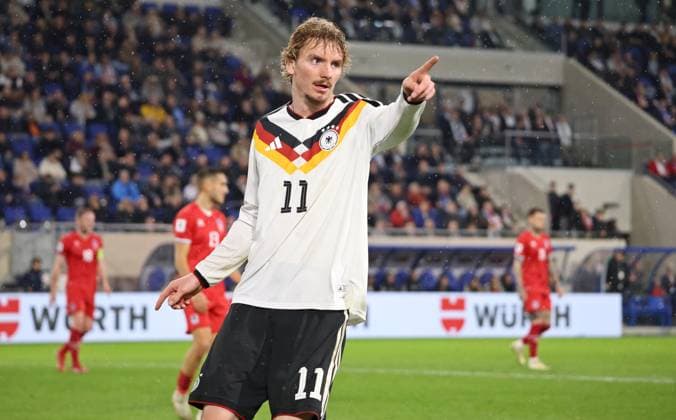 14 11 2025, Football, Men, Qualification, European Qualifiers, Luxembourg Germany, Nick Woltemade Germany shows the way Luxembourg Stade de Luxembourg Luxembourg Luxembourg LUX Copyright: xFabianxKleerx