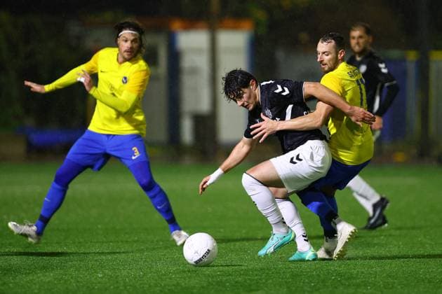 11 Luis Gleich SC Victoria Hamburg , 8 Efekan Calikoglu Teutonia 05 Fußball I Herren I Gamesright Oberliga Hamburg I Saison 2025 2026 I 17 Spieltag I SC Victoria Hamburg Teutonia 05 I 14 11 2025 I Stadion Hoheluft