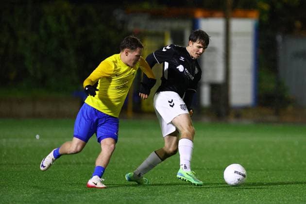 7 Luca Palzer SC Victoria Hamburg , 15 Jesse Keller Teutonia 05 Fußball I Herren I Gamesright Oberliga Hamburg I Saison 2025 2026 I 17 Spieltag I SC Victoria Hamburg Teutonia 05 I 14 11 2025 I Stadion Hoheluft